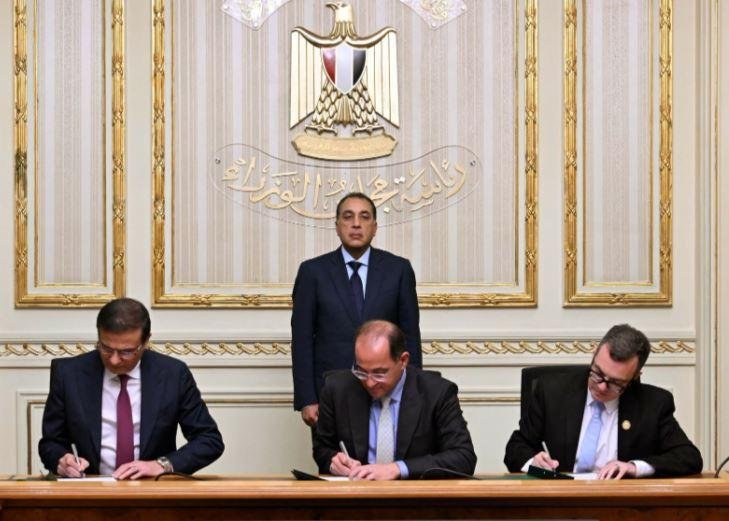 رئيس الوزراء يشهد مراسم توقيع...