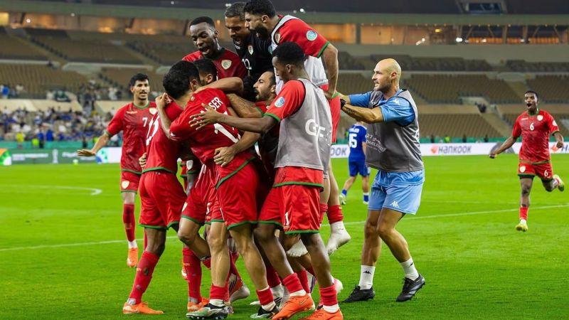 كاد أن يحول الأفراح إلى خيبة أمل.. احتفال لاعب عُمان أمام الكويت يثير جدلًا