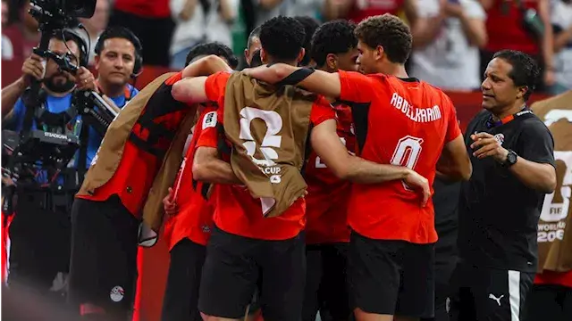 اثنان ودعا بالفعل.. 6 منتخبات...