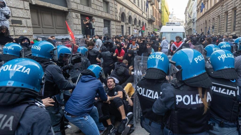 إيطاليا تقر إجراءات أمنية مشددة لمكافحة الشغب بعد اضطرابات شمال البلاد
