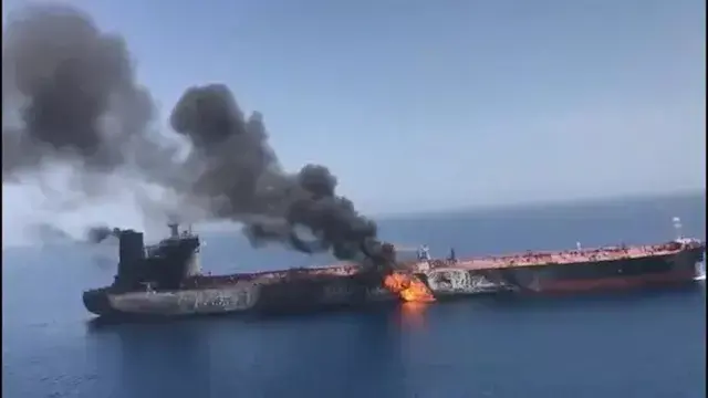 بعد تجاهلها التحذيرات.. التلفزيون الإيراني: استهداف ناقلة نفط قرب مضيق هرمز