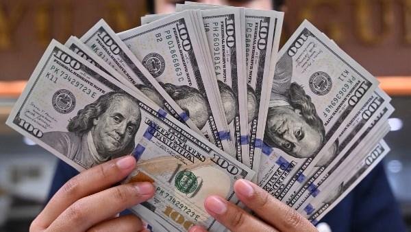 عقب صعوده.. أعلى سعر لصرف الدولار الآن في البنوك