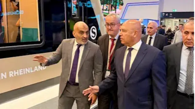 وزير النقل يتفقد مشروعات المتر...