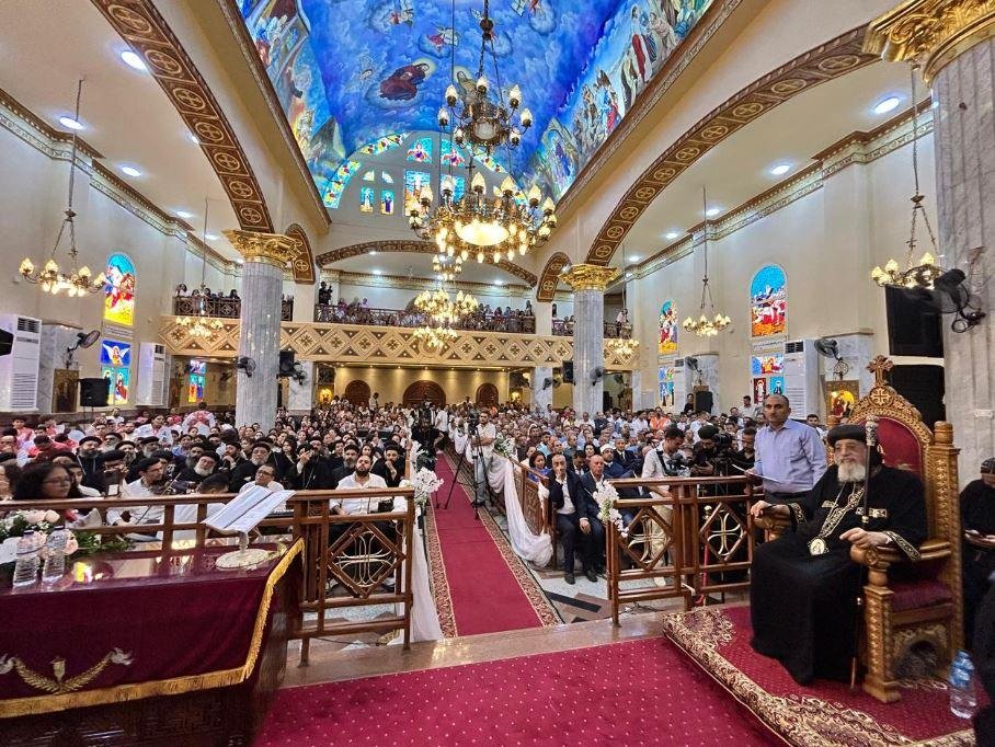 البابا تواضروس الثاني يصل كنيس...
