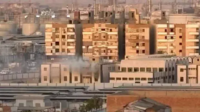 دخان يتصاعد من خلف السور.. ماذ...