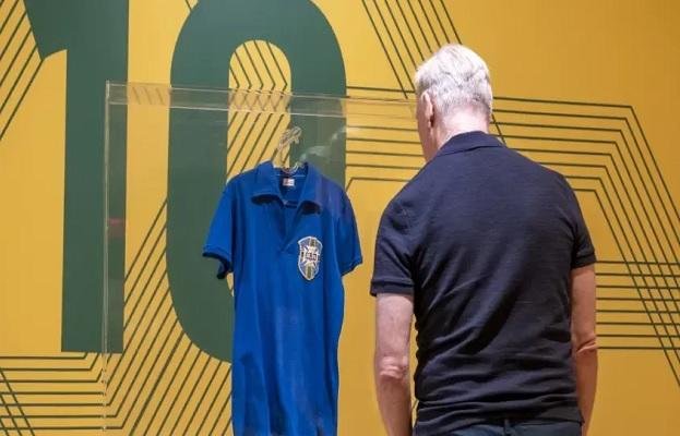 قميص بيليه التاريخي يحقق رقما...