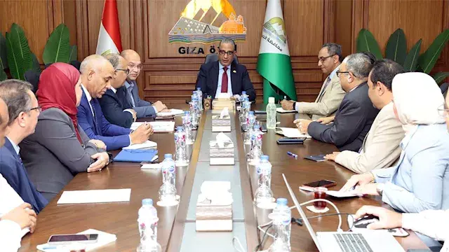 محافظ الجيزة يبحث إطلاق النموذ...