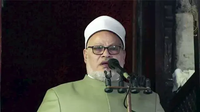 خطيب الأزهر: عدم إهدار وقت الوظيفة أو تعطيل مصالح الناس واجب شرعي ومهني