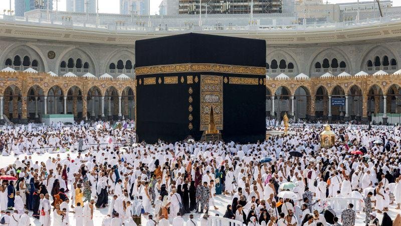 "تهديد مكة".. ابنة صدام حسين توجه رسالتين للعرب وإيران بعد مسيّرة الحوثي
