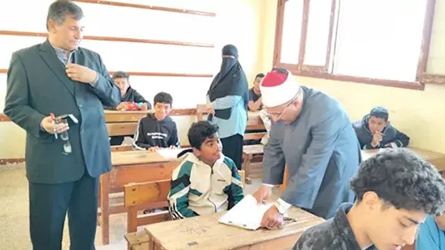 رئيس أزهرية الإسماعيلية يتفقد امتحانات النقل ويؤكد انتظام اللجان