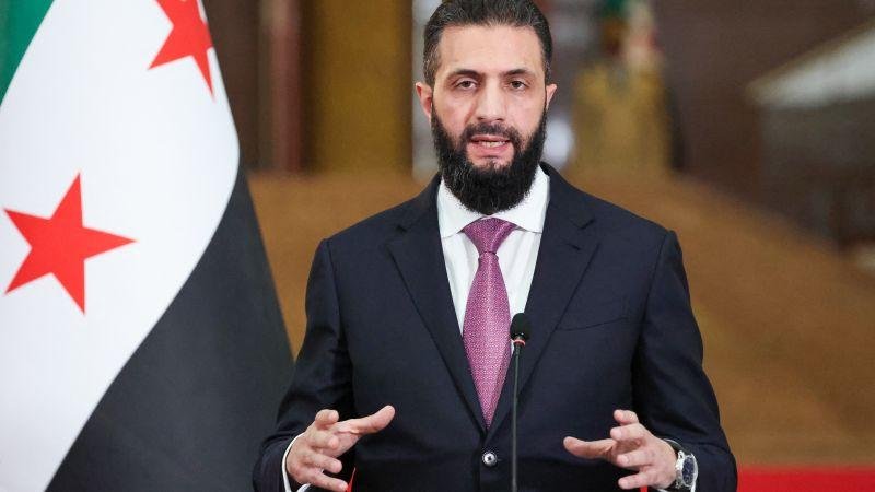 أحمد الشرع يصل إلى الرياض.. ومسؤولون سعوديون في استقباله