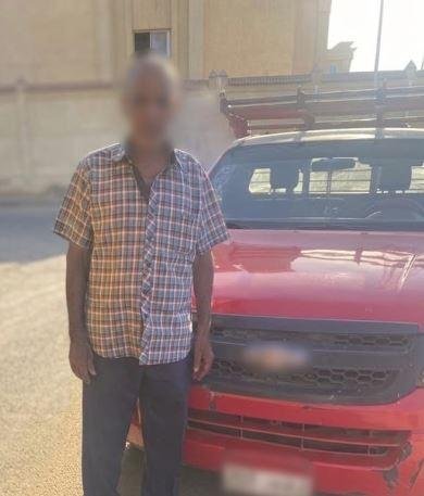 ضبط قائد سيارة ربع نقل لسيره ع...