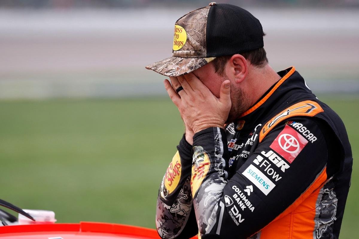Chase Briscoe went into “desperation mode” chasing Kyle Larson at Kansas