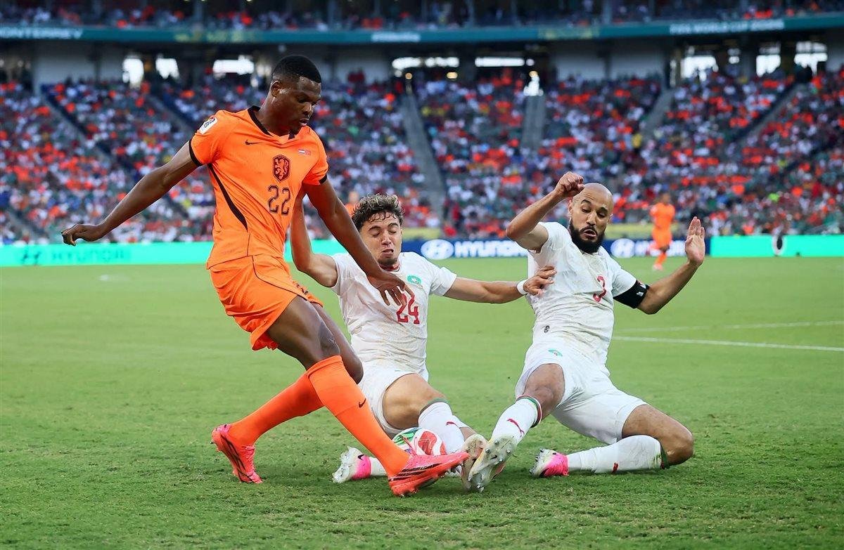الاتحاد الهولندي يعلن تعرّض لا...