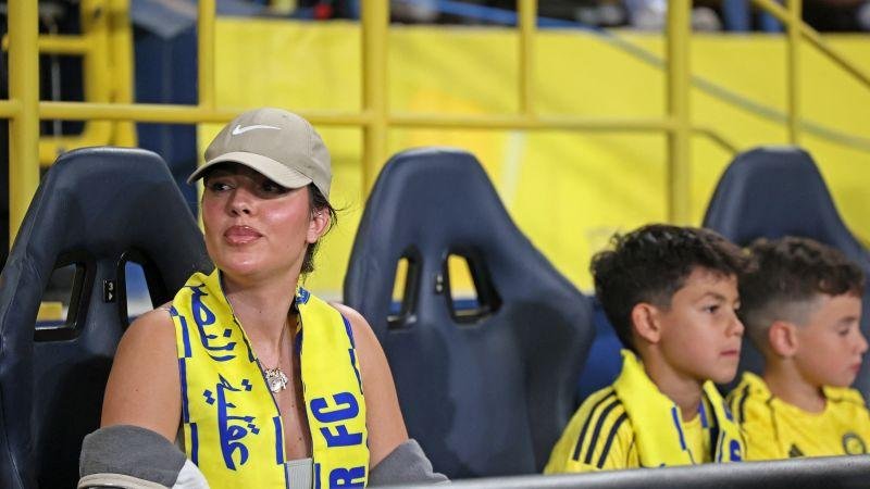كيف تفاعلت جورجينا مع دعم جماهير النصر لرونالدو؟