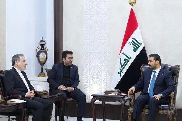 رئيس الوزراء العراقي خلال استق...