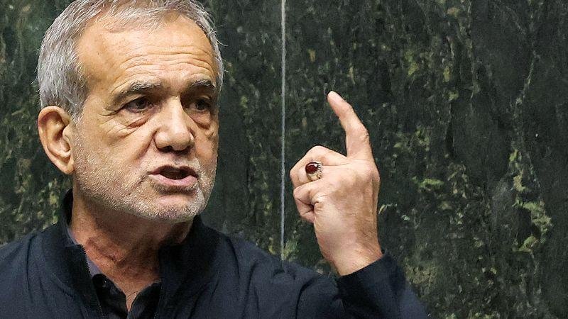 ماذا قال رئيس إيران خلال وجوده في نيويورك عن "صحة" المرشد والاتهام بـ"محاولة اغتيال ترامب"؟