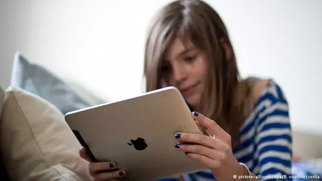 فرنسا تحظر وسائل التواصل على ا...