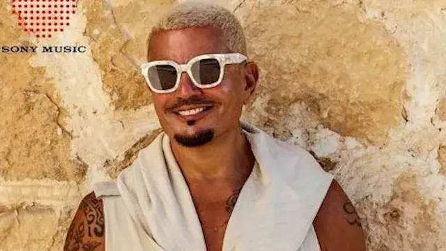 فيديو..عمرو دياب يشوق جمهوره ل...