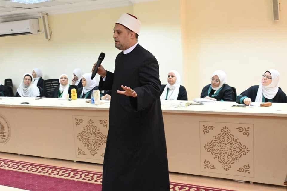 رئيس شئون الدعوة بالأوقاف يستع...