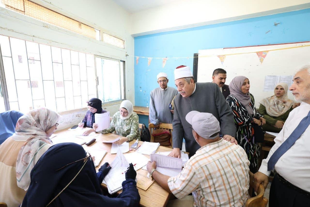 الشيخ أيمن عبدالغني يتفقد مركز...