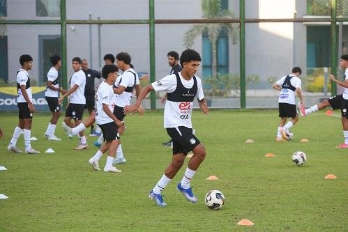منتخب الناشئين يواصل استعدادات...