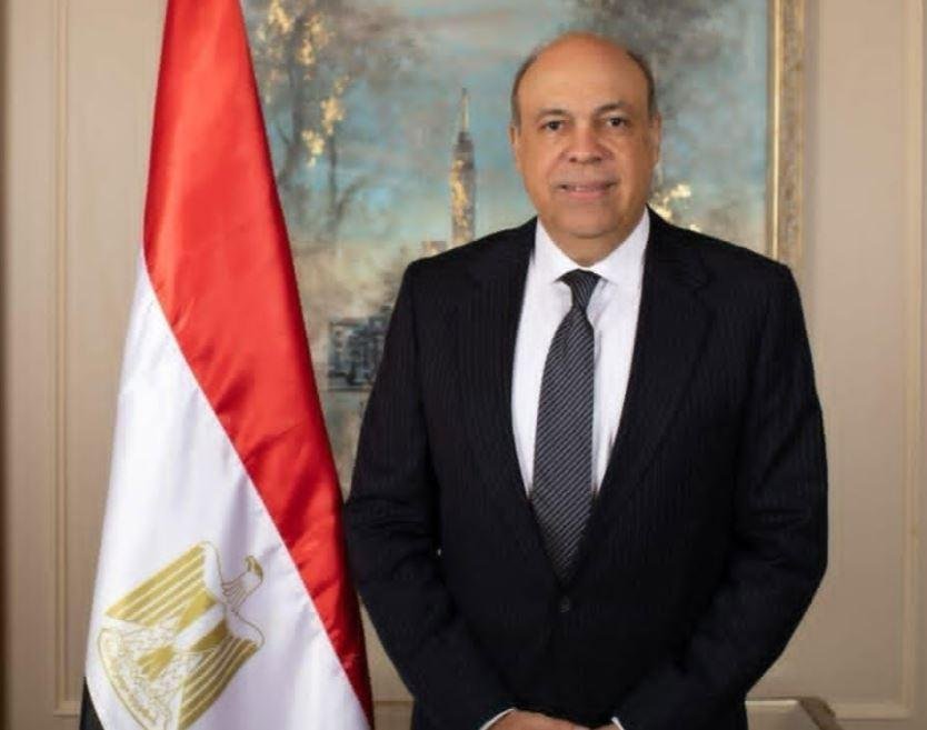 وزير الطيران يتابع اللمسات الن...