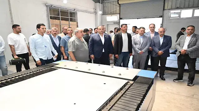 وزير الصناعة يتفقد مدينة دمياط...
