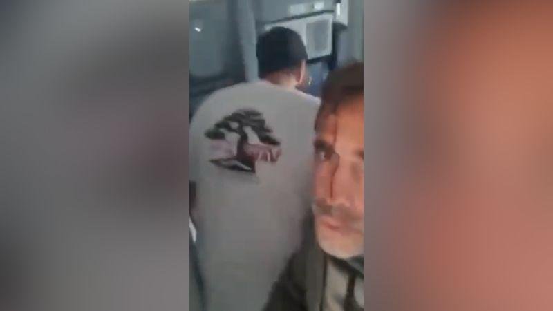 راكب ملطخ بالدماء على متن رحلة "فلاي دبي" ينشر فيديو أثناء الحادثة.. ماذا قال؟