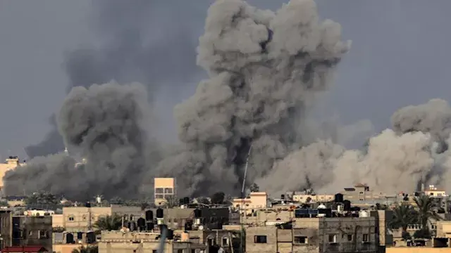 شهيدان ومصابون إثر استهداف الاحتلال مجموعة من الفلسطينيين وسط قطاع غزة