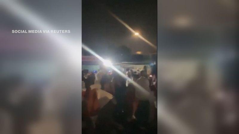 شاهد.. إطلاق نار جماعي يحول حانتين إلى ساحتي قتل في جنوب إفريقيا