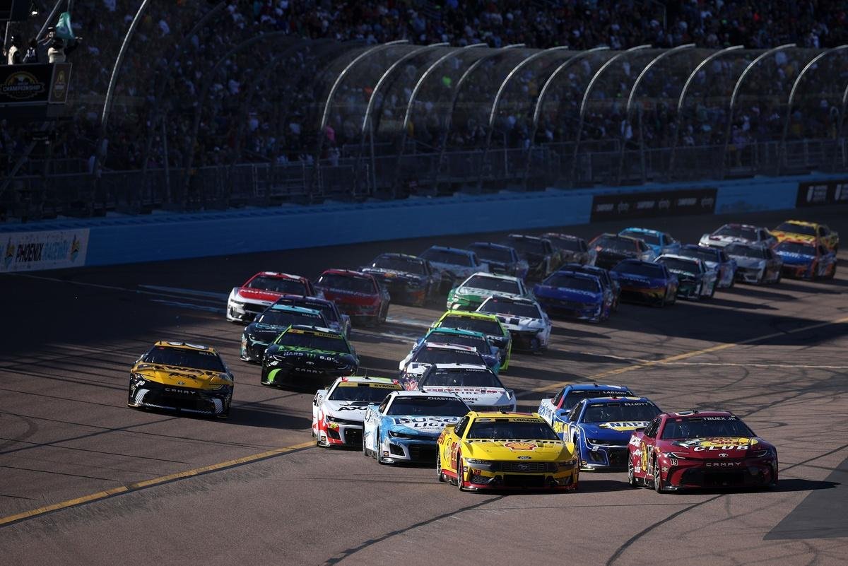 NASCAR plans to modify Phoenix dogleg to lessen driver loads