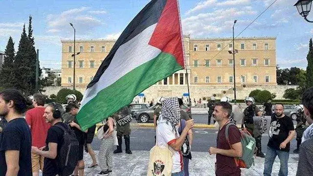 بالأعلام الفلسطينية.. مظاهرات...