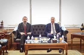 وزير السياحة يبحث مع رئيس جهاز...