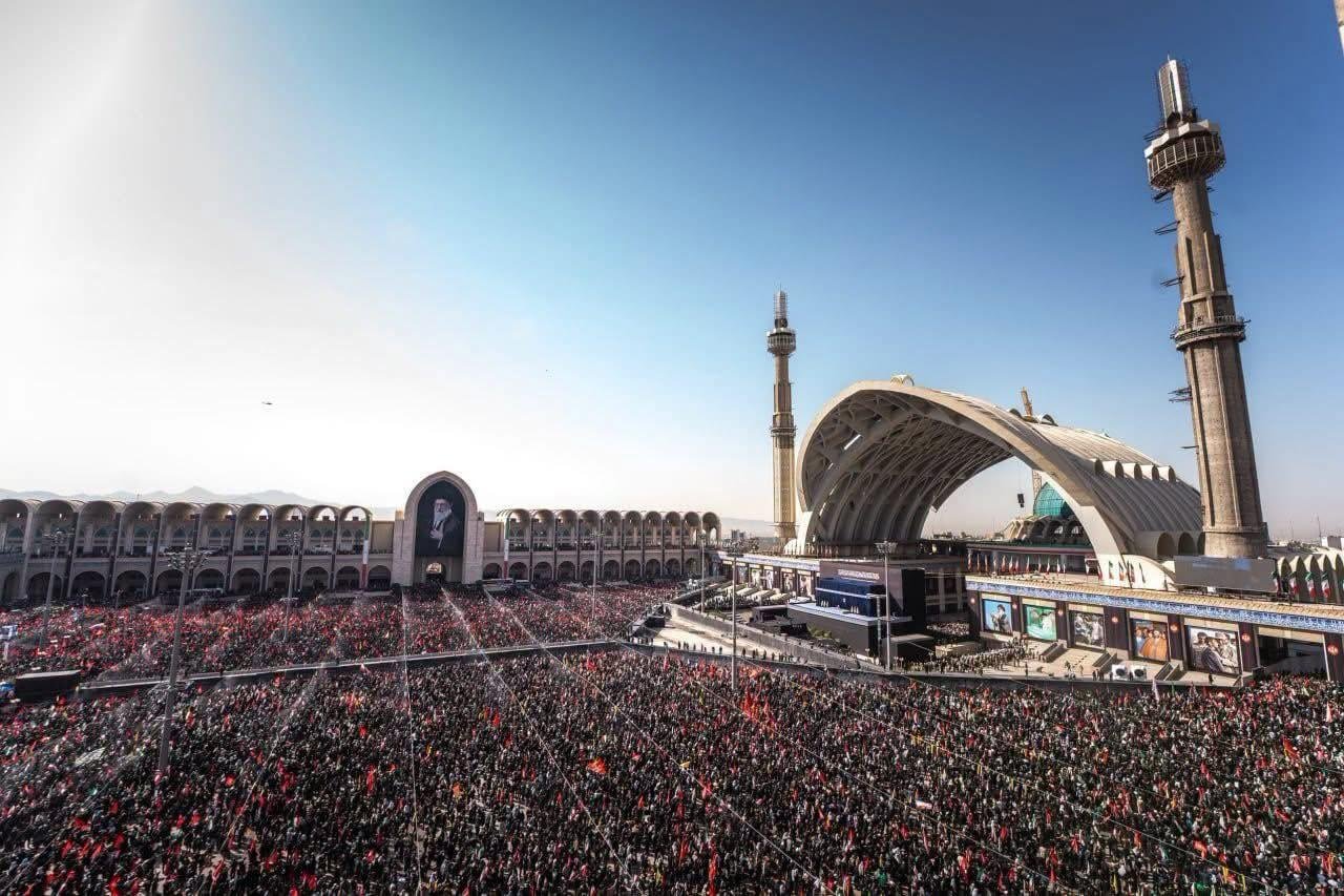 وكالة إرنا: ملايين الأشخاص شاركوا في تشييع جنازة خامنئي بطهران