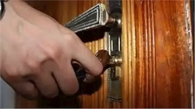 استغل خلوها من السكان.. كيف سر...