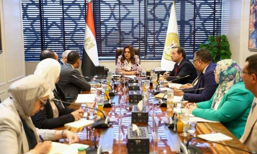 وزيرة التنمية المحلية والبيئة...