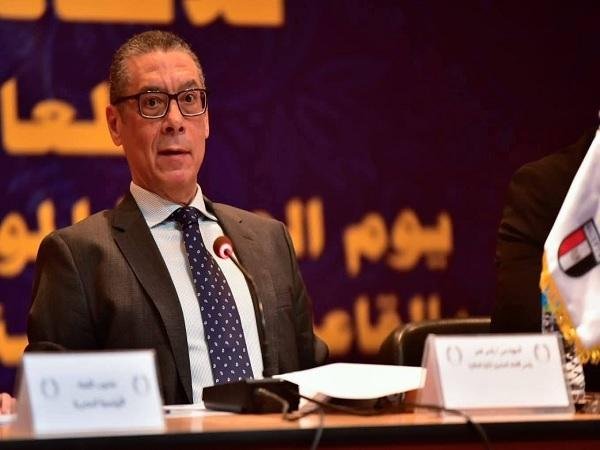 رئيس اتحاد الطائرة: نعمل بإخلا...