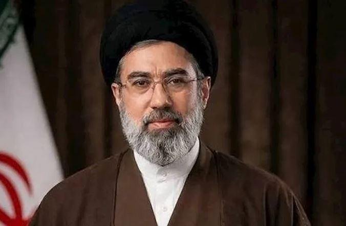 بلومبرج: واشنطن تحقق بشأن معاملات لبنوك أمريكية مرتبطة بخامنئي