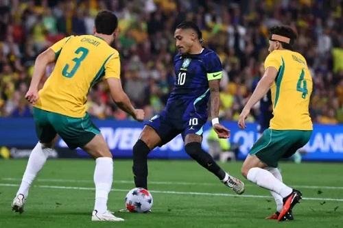 برشلونة يحقق مع رافينيا بعد الإصابة الثالثة رفقة المنتخب
