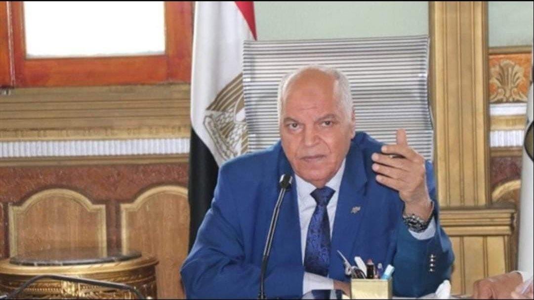تعرض للضرب بسبب الكانتين.. نقابة المعلمين تدعم مدير مدرسة مطروح