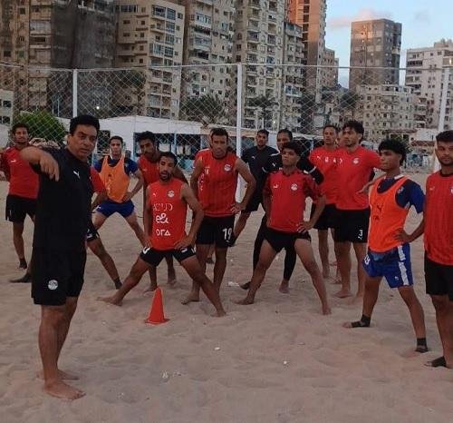 منتخب الشاطئية يتدرب فجرا استع...