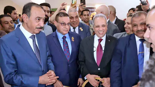 بمشاركة 75 شركة.. محافظ سوهاج...