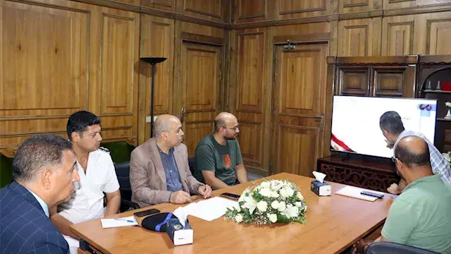 محافظ القليوبية يناقش إنشاء مح...