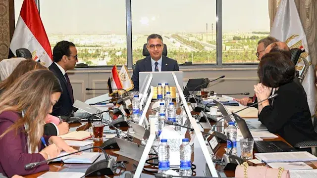 وزير التموين يبحث إنشاء مركز ل...