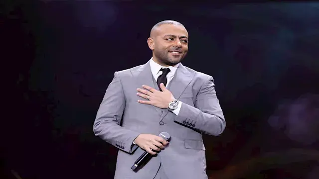 تامر عاشور ينشر صورة مع زوجته...