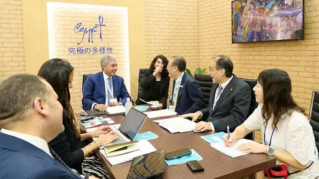 وزير السياحة يبحث تنظيم رحلات...