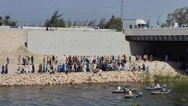 غرق طالب أثناء السباحة هربًا م...