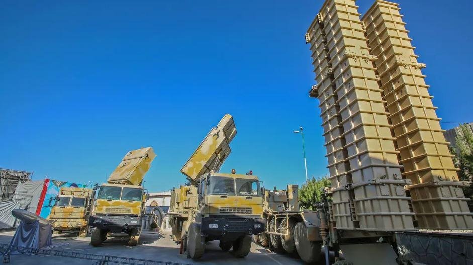 إيران: تفعيل الدفاعات الجوية ب...