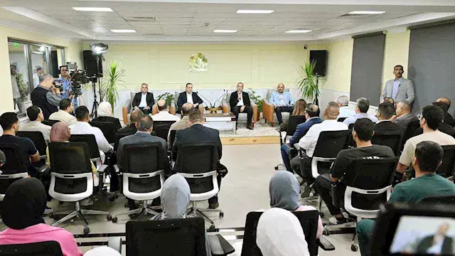 رئيس الوزراء يكشف سبب سفر بعض أفراد التمريض للعمل في الخارج